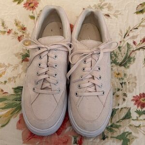 Nike Women's Athletic Shoes - Light Pink